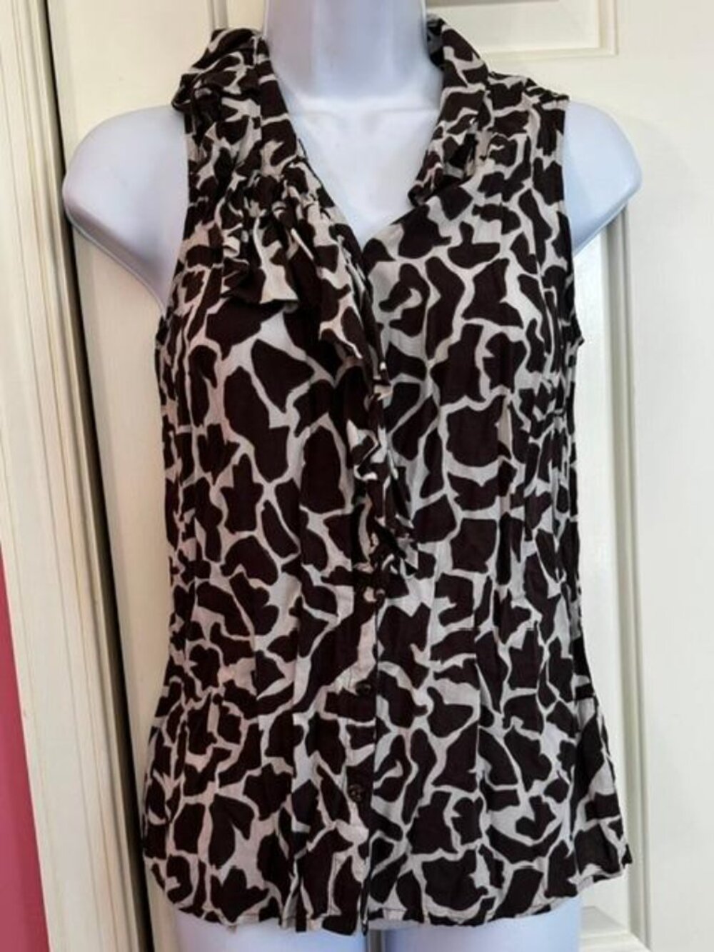 * Ann Taylor LOFT Ruffle Sleeveless Button Front Top Animal Print Small Petite